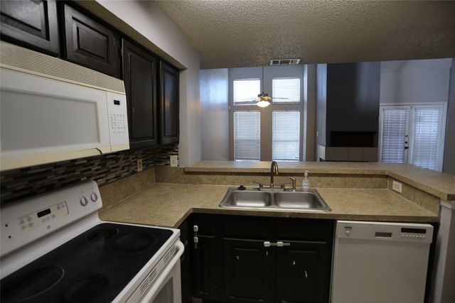 3406 Country Club Drive W 272, Irving, TX 75038