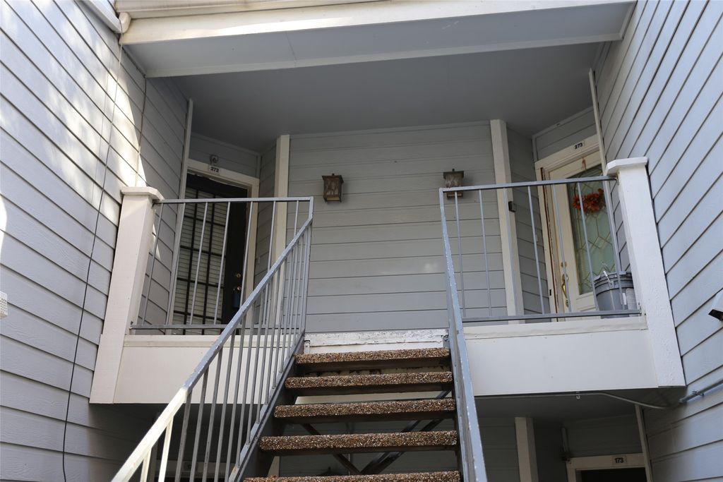 3406 Country Club Drive W 272, Irving, TX 75038