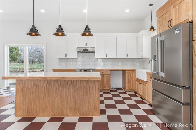 6530 Riverside Road, Fennville, MI 49408