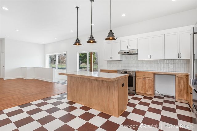 6530 Riverside Road, Fennville, MI 49408