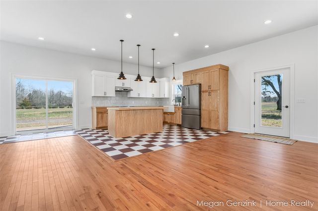 6530 Riverside Road, Fennville, MI 49408