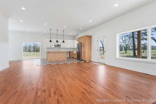 6530 Riverside Road, Fennville, MI 49408