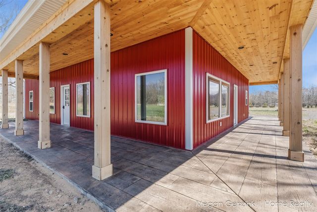 6530 Riverside Road, Fennville, MI 49408
