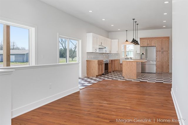6530 Riverside Road, Fennville, MI 49408