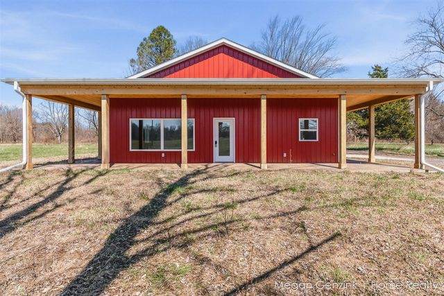 6530 Riverside Road, Fennville, MI 49408