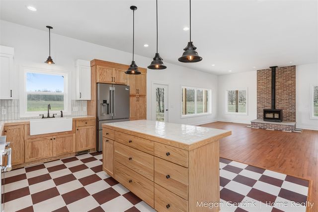 6530 Riverside Road, Fennville, MI 49408