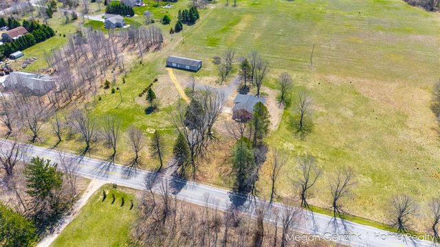 6530 Riverside Road, Fennville, MI 49408