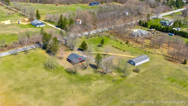 6530 Riverside Road, Fennville, MI 49408