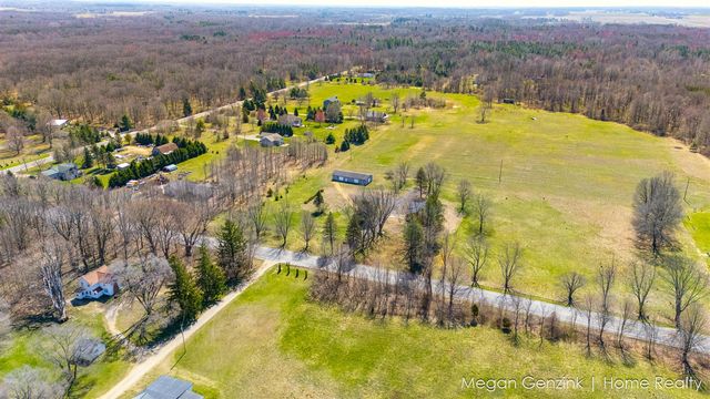 6530 Riverside Road, Fennville, MI 49408