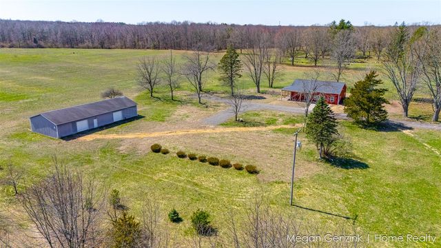 6530 Riverside Road, Fennville, MI 49408