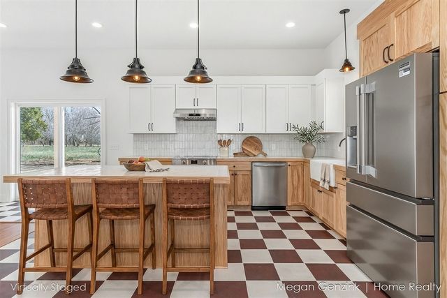 6530 Riverside Road, Fennville, MI 49408