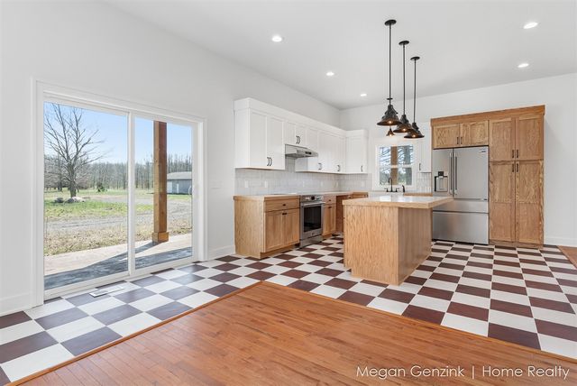 6530 Riverside Road, Fennville, MI 49408