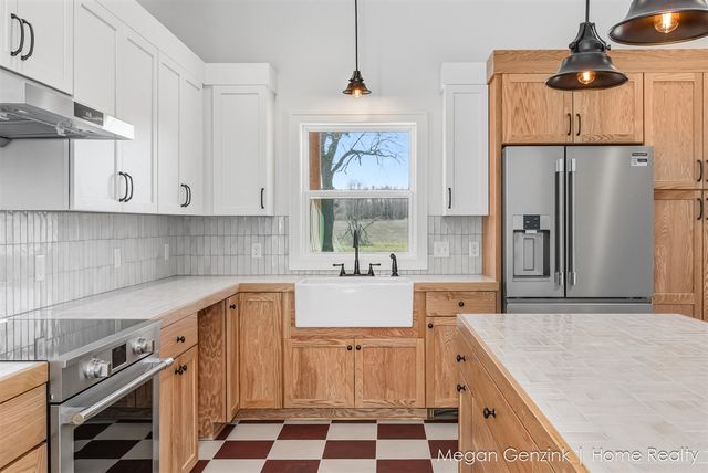 6530 Riverside Road, Fennville, MI 49408