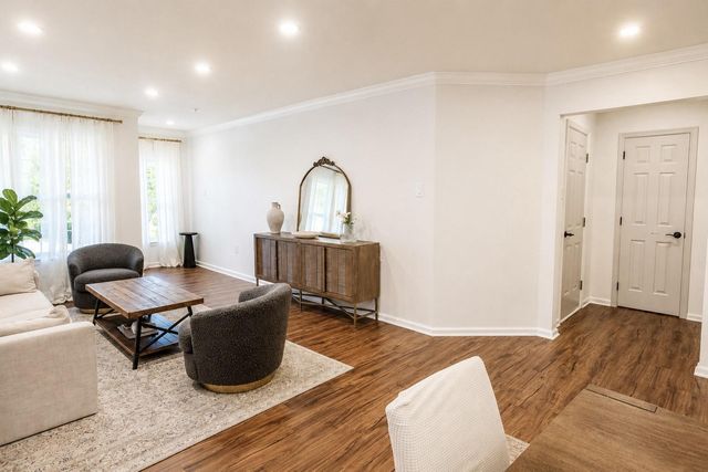 93 KULP RD W, Chalfont, PA 18914