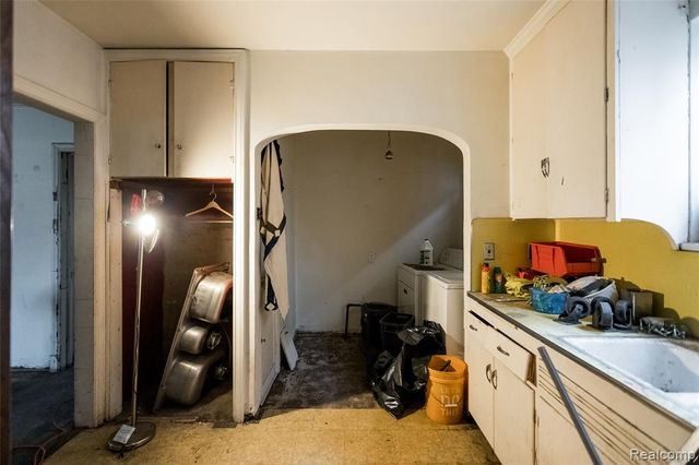 16766 Greenlawn Street, Detroit, MI 48221