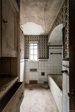 16766 Greenlawn Street, Detroit, MI 48221