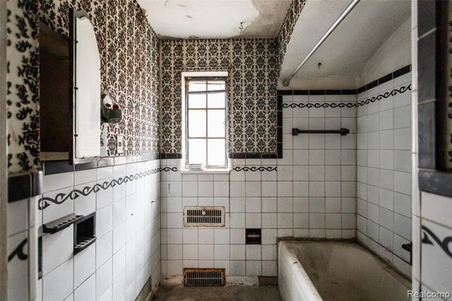 16766 Greenlawn Street, Detroit, MI 48221