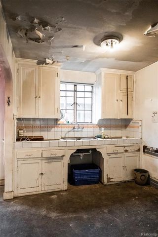 16766 Greenlawn Street, Detroit, MI 48221