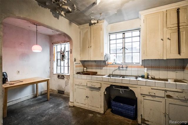 16766 Greenlawn Street, Detroit, MI 48221