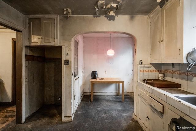 16766 Greenlawn Street, Detroit, MI 48221