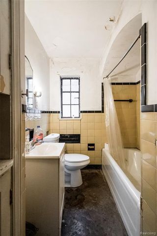 16766 Greenlawn Street, Detroit, MI 48221