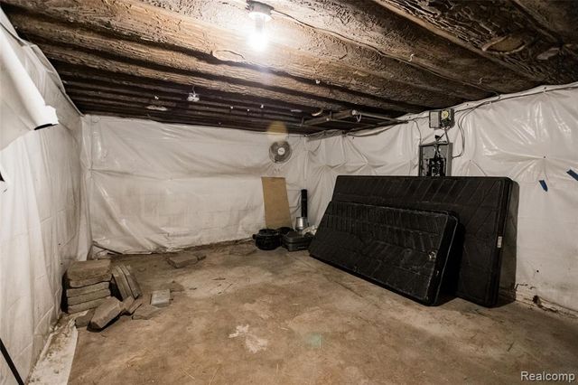 16766 Greenlawn Street, Detroit, MI 48221