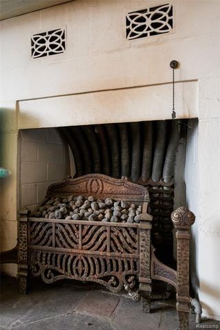 16766 Greenlawn Street, Detroit, MI 48221