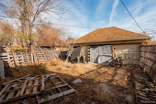 16766 Greenlawn Street, Detroit, MI 48221