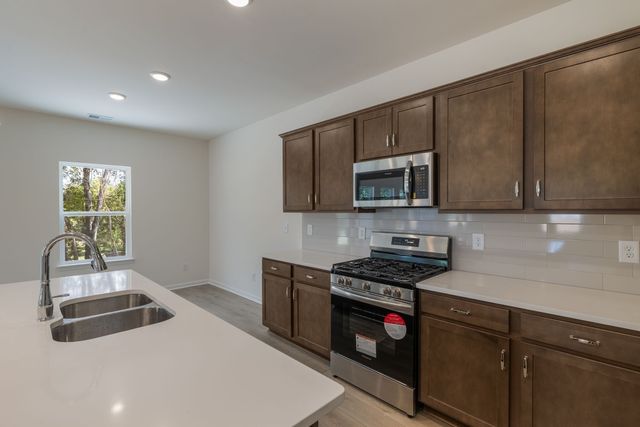 572 Nightengale Ridge Dr, Columbia, TN 38401