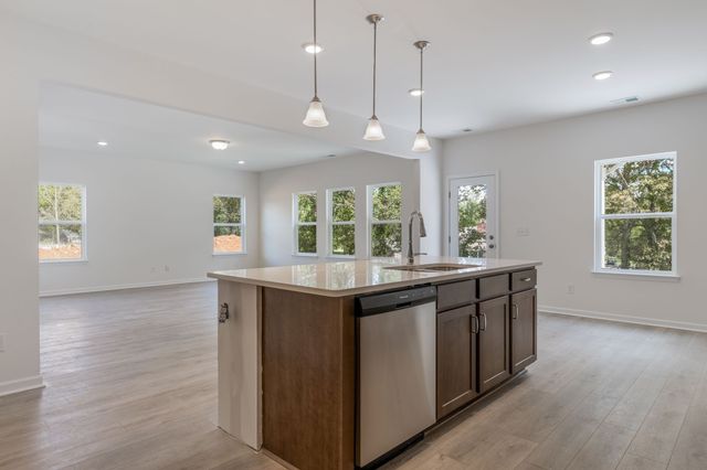 572 Nightengale Ridge Dr, Columbia, TN 38401