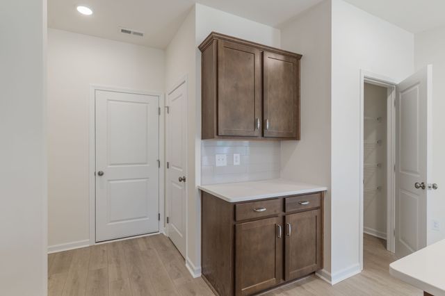 572 Nightengale Ridge Dr, Columbia, TN 38401