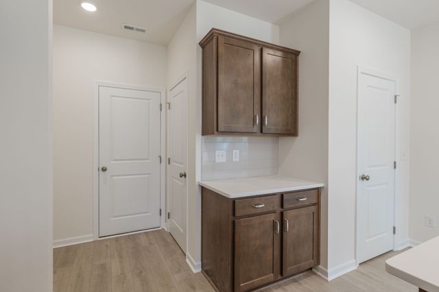 572 Nightengale Ridge Dr, Columbia, TN 38401