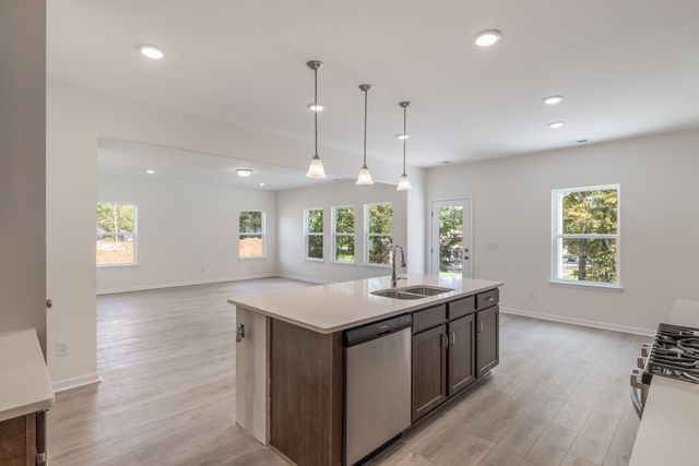 572 Nightengale Ridge Dr, Columbia, TN 38401