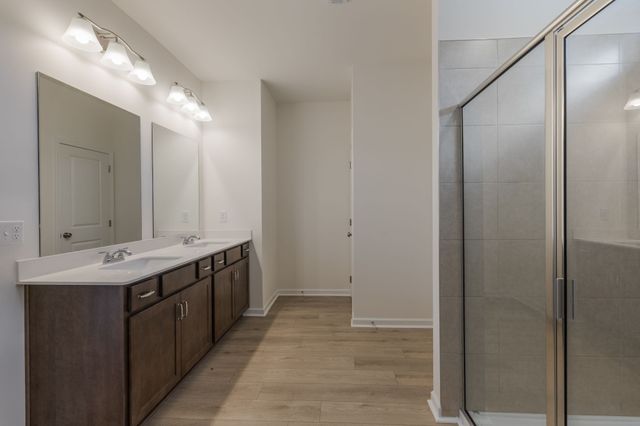 572 Nightengale Ridge Dr, Columbia, TN 38401