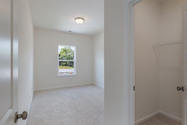 572 Nightengale Ridge Dr, Columbia, TN 38401