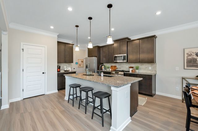 572 Nightengale Ridge Dr, Columbia, TN 38401