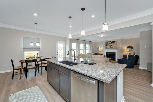 572 Nightengale Ridge Dr, Columbia, TN 38401