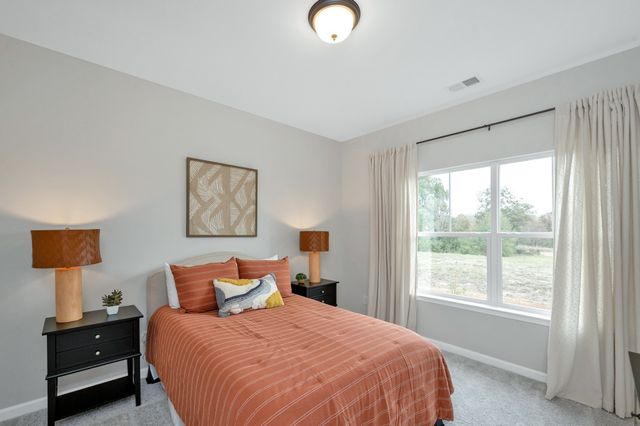 572 Nightengale Ridge Dr, Columbia, TN 38401