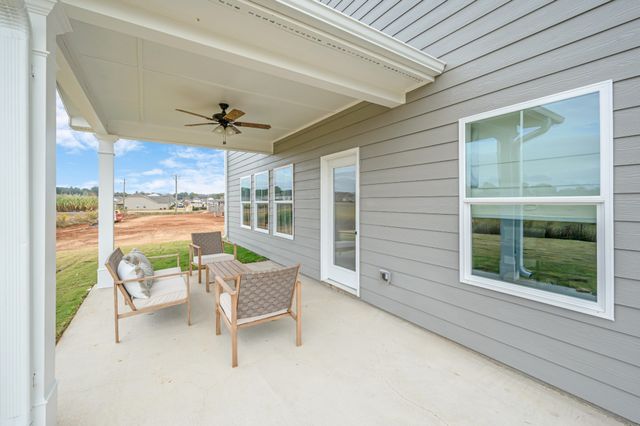 572 Nightengale Ridge Dr, Columbia, TN 38401