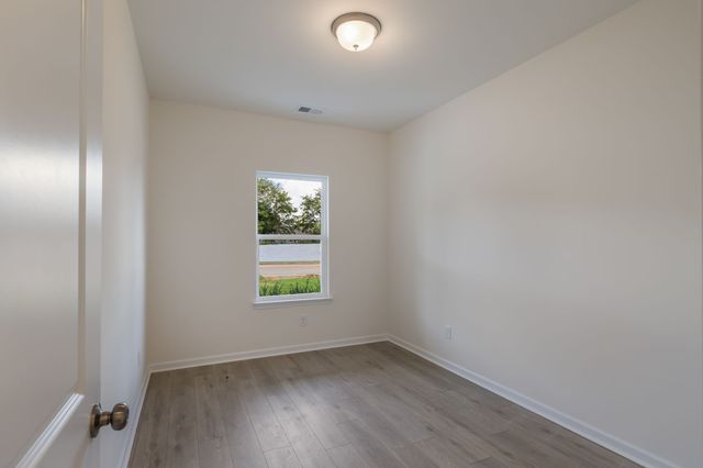 572 Nightengale Ridge Dr, Columbia, TN 38401