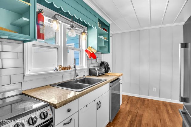 610 N Topsail Drive, Surf City, NC 28445