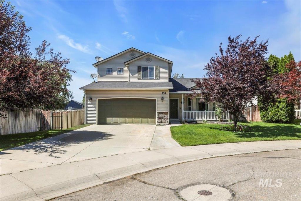 555 W Mulberry Loop, Nampa, ID 83686