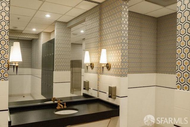 425 1st Street 4407, San Francisco, CA 94105