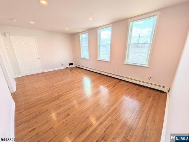 239-241 Union Boulevard 3, Totowa, NJ 07512