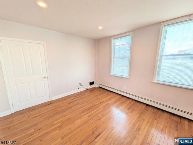 239-241 Union Boulevard 3, Totowa, NJ 07512