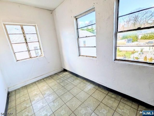 239-241 Union Boulevard 3, Totowa, NJ 07512