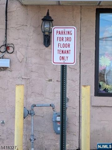 239-241 Union Boulevard 3, Totowa, NJ 07512