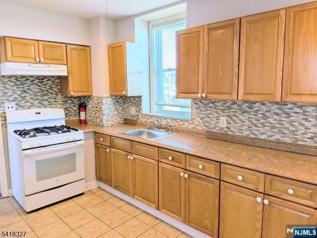 239-241 Union Boulevard 3, Totowa, NJ 07512