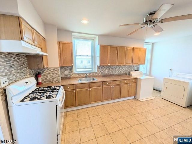 239-241 Union Boulevard 3, Totowa, NJ 07512