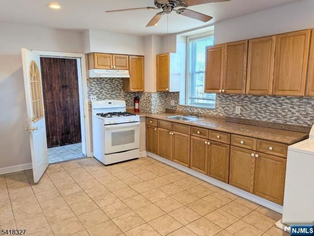 239-241 Union Boulevard 3, Totowa, NJ 07512